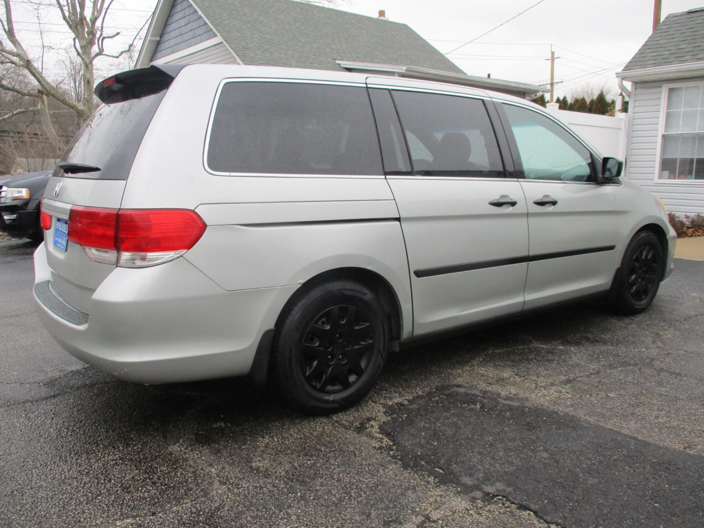 2009 SILVER Honda Odyssey LX (5FNRL382X9B) with an 3.5L V6 SOHC 24V engine, 5-Speed Automatic transmission, located at 540a Delsea Drive, Sewell, NJ, 08080, (856) 589-6888, 39.752560, -75.111206 - Photo#4